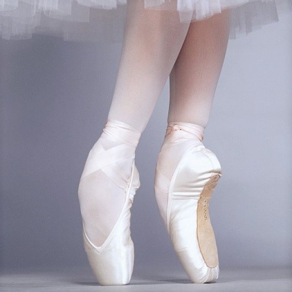 バレエ用品r Class アールクラスのトウシューズで 人気のアールクラス ドルチェをダンスケイトは通信販売しています